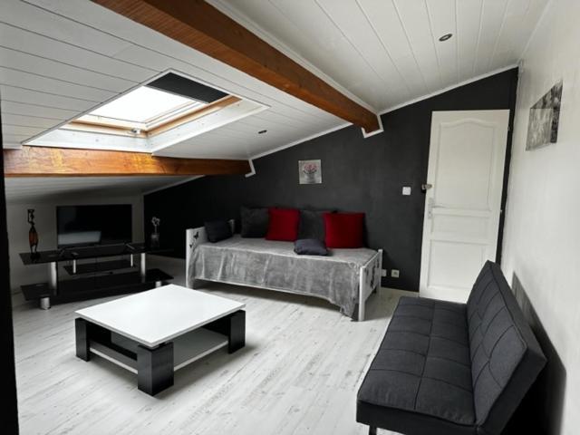 Appartement Mansarde Et Climatise 50 M2 Pompignan  Экстерьер фото