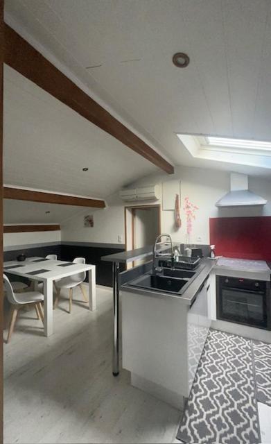 Appartement Mansarde Et Climatise 50 M2 Pompignan  Экстерьер фото